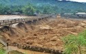Rợn người cảnh dòng nước lũ càn quét các tỉnh Bắc Bộ