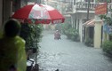 Ảnh: Đường phố Hà Nội biến thành sông do ảnh hưởng bão số 2
