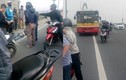 Va chạm với xe buýt, người đi xe máy chết trên cầu Nhật Tân