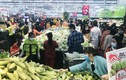 Chen nhau mua rau củ quả ở siêu thị Hà Nội "tích trữ" giữa dịch corona