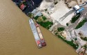 Bắc Ninh: Bờ sông Đuống bị “gặm” nham nhở vì bến bãi… xe tải quần nát đường đê