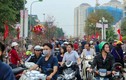 Quất, đào 'đại hạ giá' tràn ngập phố Hà Nội ngày 30 Tết