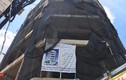 “Thót tim” cột gỗ ép bê-tông công trình của Ai Quoc Construction rơi xuyên nhà dân