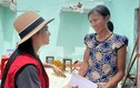 Trường Giang - Nhã Phương tặng quà bà con bị thiệt hại do bão Noru