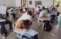 Không nhịn được cười với “Mũ chống gian lận thi cử” ở Philippines