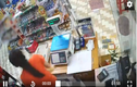 Video: Mẹ dắt 2 con vào siêu thị trộm cắp