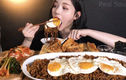 Vlogger ẩm thực Trung Quốc bị cấm vì... lãng phí thức ăn