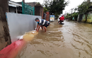 Mưa lớn kéo dài, nhiều nơi ở Bình Định chìm trong nước lũ