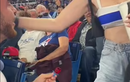 Chàng trai bị bạn gái tát không thương tiếc khi cầu hôn ở sân vận động