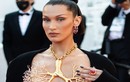 Cannes ngày thứ 6: Siêu mẫu Bella Hadid dùng vòng cổ thay nội y