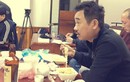 “Ngọc hoàng” Quốc Khánh ăn mì tôm chờ tập Táo quân 2015