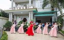 Cô dâu cùng dàn hot girl bê tráp nhảy "Cô Ba Sài Gòn" 