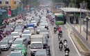 Suýt chết vì lấn làn xe buýt nhanh ở Hà Nội