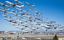 Khoảnh khắc hàng trăm máy bay cùng cất cánh... như “tắc đường hàng không“