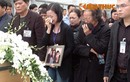 Người thân khóc nức nở đón thi hài 3 mẹ con vụ MH17