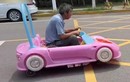 Chiếc ôtô đồ chơi màu hồng gây náo loạn đường phố Trung Quốc