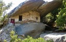 Những ngôi nhà chống cướp biển độc đáo trên đảo Ikaria