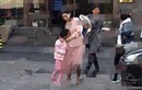 Netizen Trung phẫn nộ khi Lý Tiểu Lộ lấy con gái ra "làm màu"