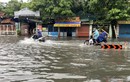 Cửa ngõ sân bay Tân Sơn Nhất ngập lênh láng sau mưa lớn