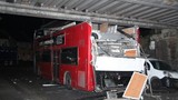 Hiện trường tai nạn xe buýt ở London, 26 người bị thương