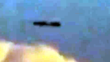 Xôn xao UFO hình điếu xì gà lượn lờ trên mây