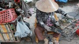 Nghề lạ ở Việt Nam: Đập phá đồ mà hái ra tiền