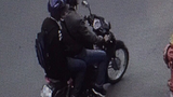 Nổ xe máy ở trụ sở công an phường: Camera tóm 2 nghi phạm