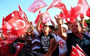 Hàng nghìn người Thổ Nhĩ Kỳ kỷ niệm vụ đảo chính bất thành