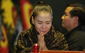 Hà Hồ tỏ thái độ lạ khó hiểu trong đám tang NS Lương Minh