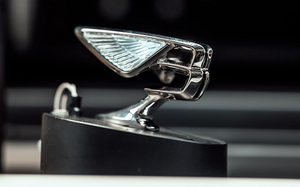 Logo Flying B của xe siêu sang Bentley cần 11 tuần để hoàn thiện