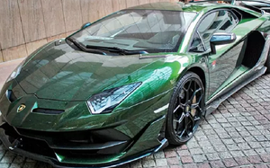 Lamborghini Aventador SVJ hơn 60 tỷ màu cực lạ trên phố Sài Gòn
