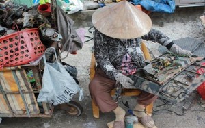 Nghề lạ ở Việt Nam: Đập phá đồ mà hái ra tiền