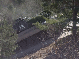 Xe tăng Leopard 2 Đức bất lực trước con dốc 30 độ!