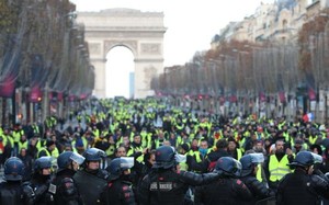 Pháp triển khai hàng nghìn cảnh sát đối phó với biểu tình ở Paris