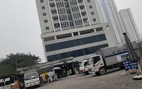 Hà Nội: Núp sau TT OCop, bãi xe hàng hóa lén lút hoạt động
