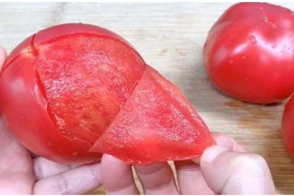cách lột vỏ cà chua
