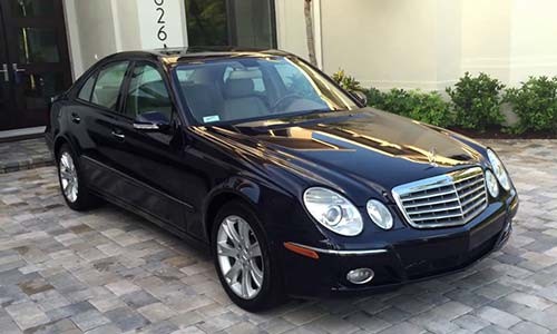 Gần  xe Mercedes-Benz có nguy cơ bung cửa sổ trời
