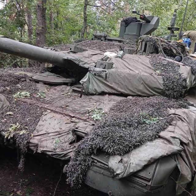 Ukraine thu giu xe tang T-90M khien T-14 Armata 