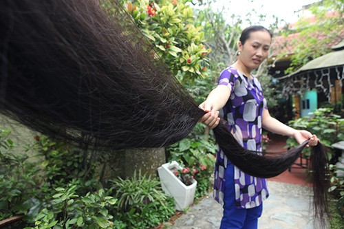 Choáng váng với cô gái có mái tóc dài nhất thế giớidài gần 1km