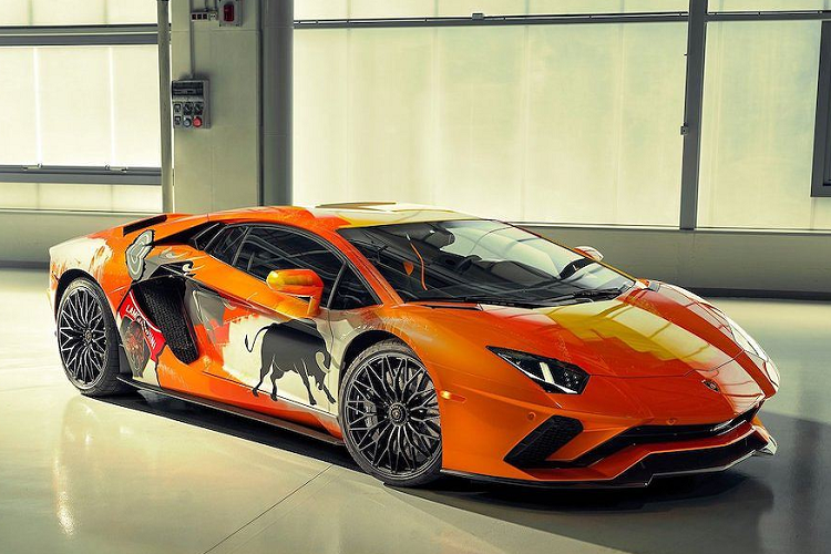 Lamborghini nhờ thanh niên 19 tuổi vẽ lên siêu xe Aventador S