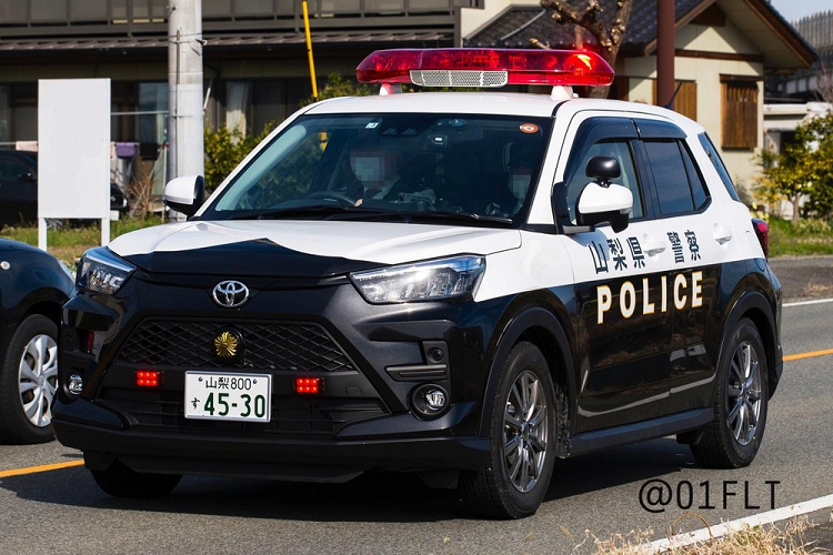 SUV hang A - Toyota Raize phien ban xe canh sat o Nhat Ban-Hinh-7