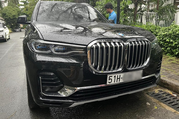 Minh Nhua ban chiec BMW cuoi cung de tau Audi A8L 2022 hon 6 ty
