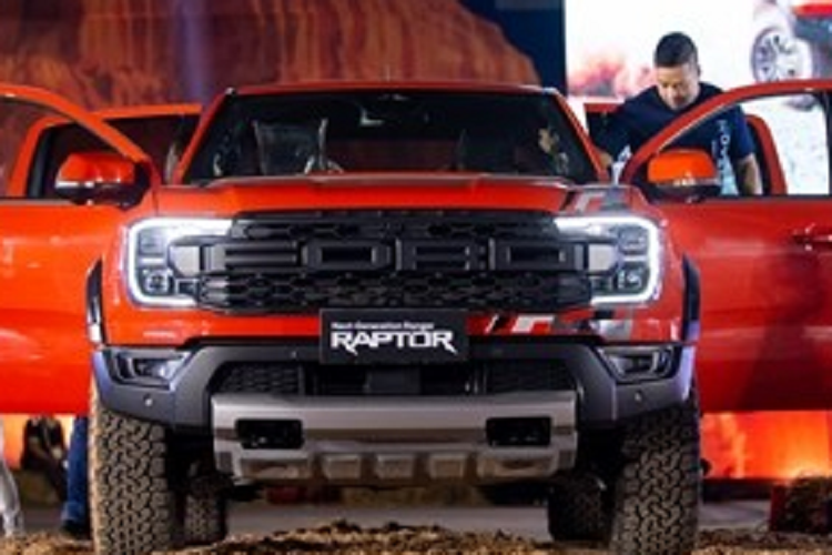 Ford Ranger Raptor 2023 ra mat tai Lao, dan choi Viet Nam 