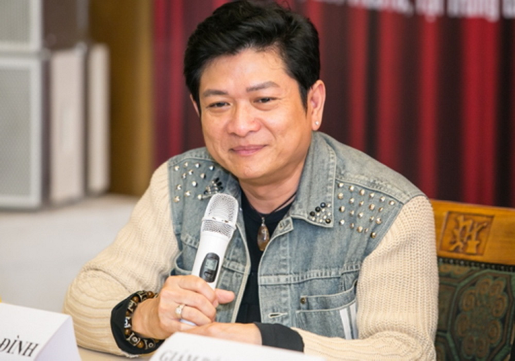 Danh ca Manh Dinh tuoi 60: 'Toi va ban gai khong nghi toi chuyen cuoi'
