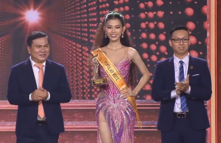Doan Thien An dang quang Hoa hau Hoa binh Viet Nam 2022-Hinh-13