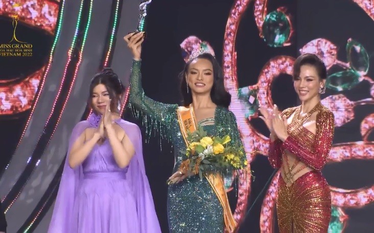 Doan Thien An dang quang Hoa hau Hoa binh Viet Nam 2022-Hinh-5