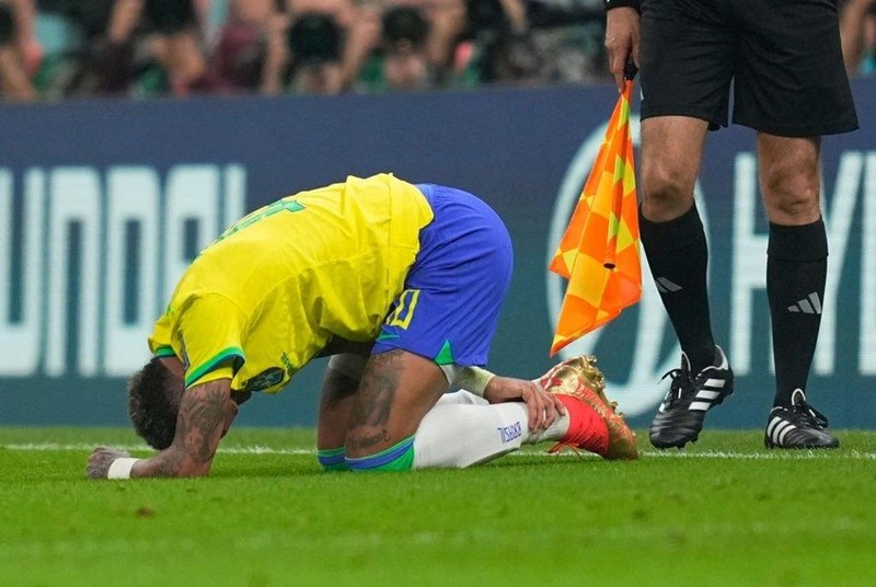 Brazil giai bai toan kho khi Neymar lam khan gia bat dac di-Hinh-2