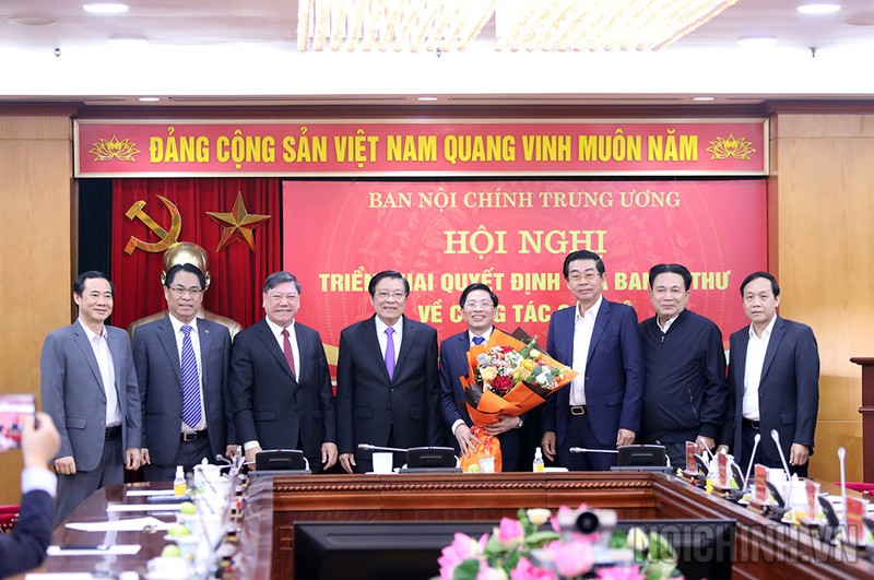 Ong Dang Van Dung Lam Pho Truong Ban Noi is the main center-Hinh-3