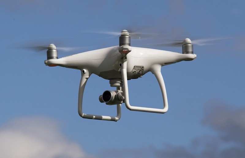 Dung drone de canh bao Covid-19