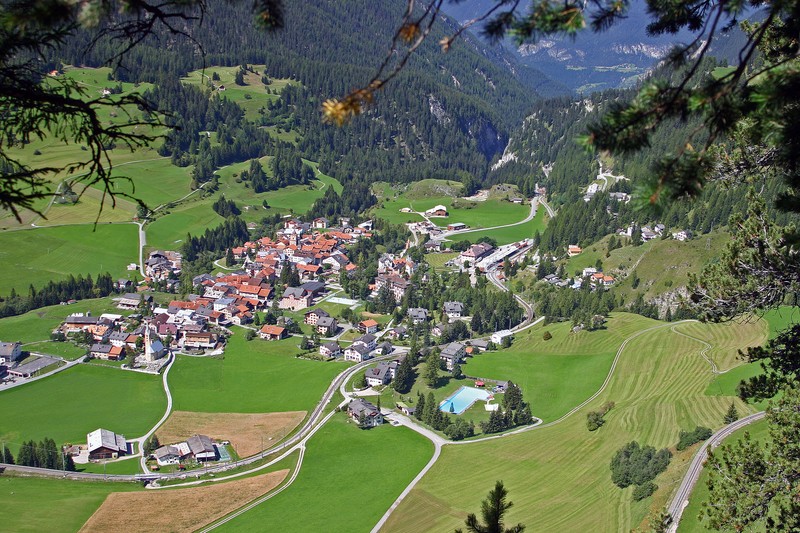 Ngôi làng Thụy Sĩ đẹp tựa chốn thần tiên nhưng cấm chụp ảnh